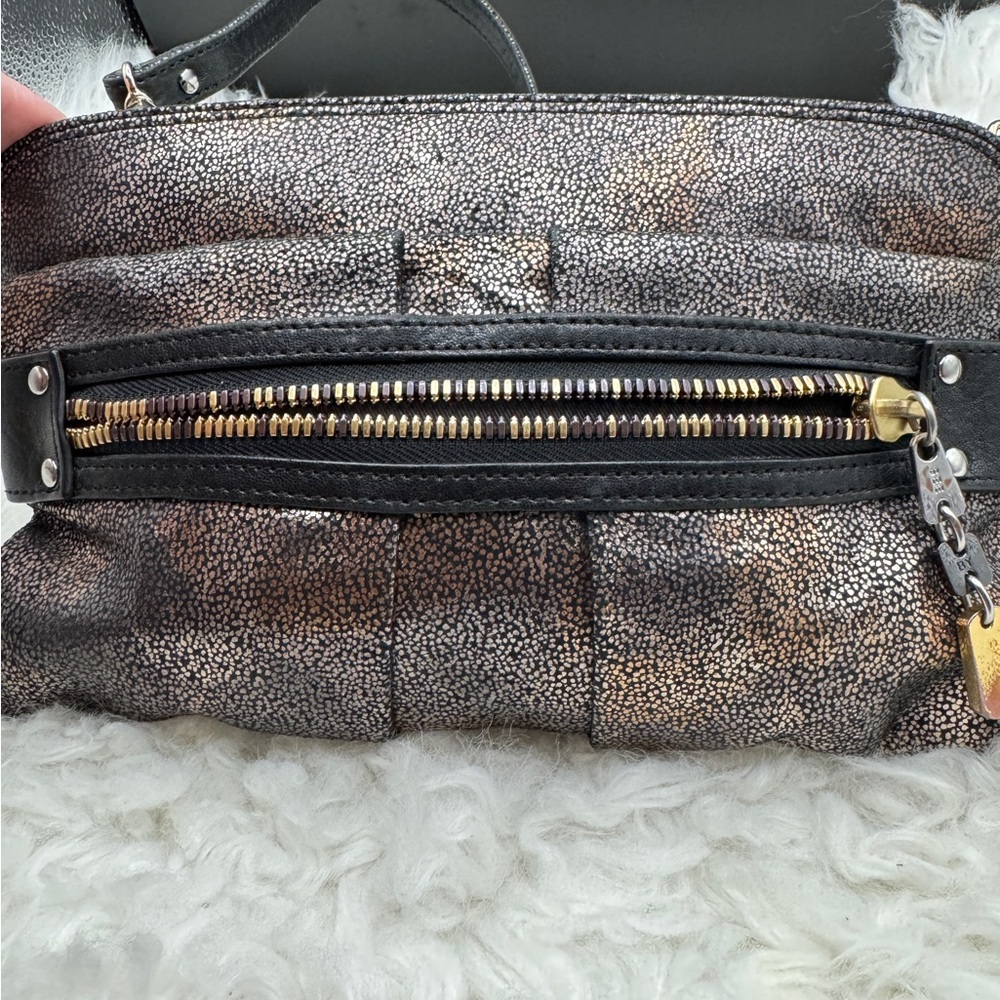 See by Chloe Black and Gold Textured Crossbody Bag - Picture 5 of 10